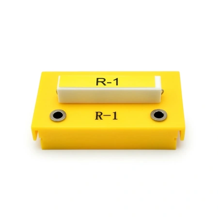 Резистор R1 сопротивление (4,7 ± 0,5) Ом